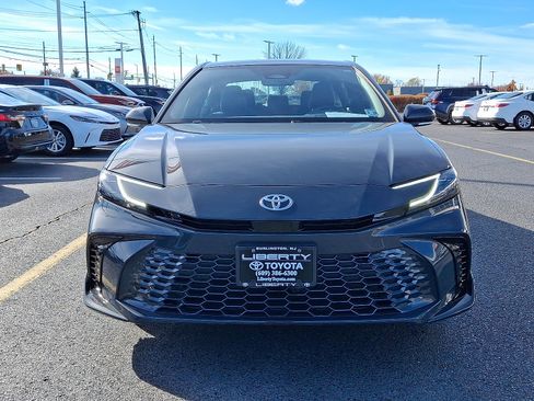 Used 2025 Toyota Camry XSE image 2