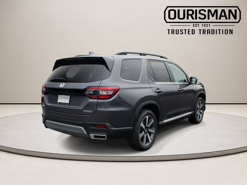 Certified 2025 Honda Pilot Touring image 9