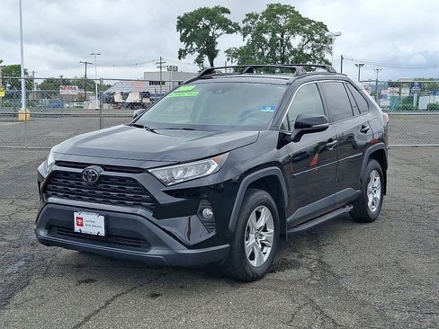 Used 2020 Toyota RAV4 XLE w/ Convenience Package AWD/4WD image 3