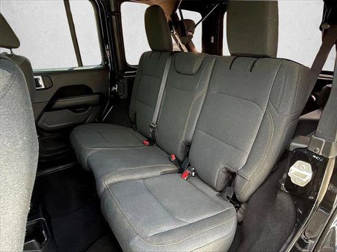 Used 2024 Jeep Wrangler Unlimited Sahara AWD/4WD image 28