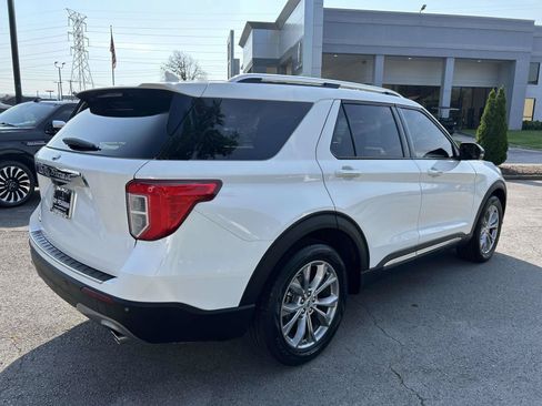 Used 2022 Ford Explorer Limited w/ Equipment Group 301A RWD image 3