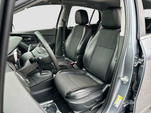 Used 2020 Chevrolet Trax LT w/ Driver Confidence Package image 19