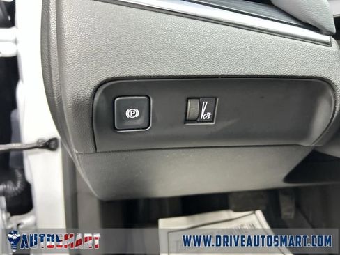 Used 2023 Buick Enclave Essence image 14