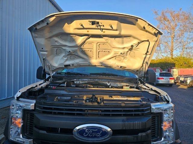 Used 2018 Ford F550 2WD Regular Cab Super Duty image 29