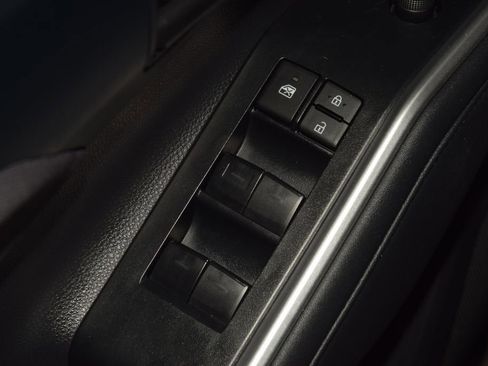 Used 2023 Toyota Highlander LE AWD/4WD image 44