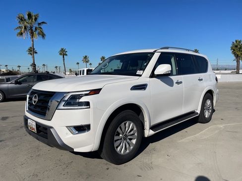 Used 2024 Nissan Armada SV image 5
