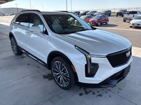 Certified 2024 Cadillac XT4 Sport FWD image 9