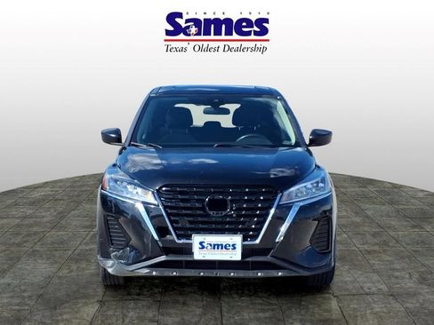 Used 2022 Nissan Kicks S FWD image 2