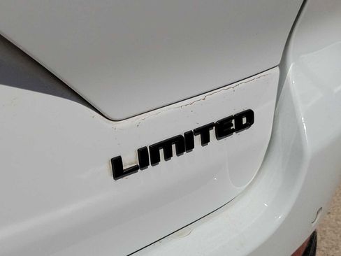 Used 2023 Jeep Grand Cherokee Limited w/ Black Appearance Package AWD/4WD image 11