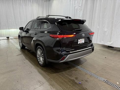 Certified 2022 Toyota Highlander Platinum image 7
