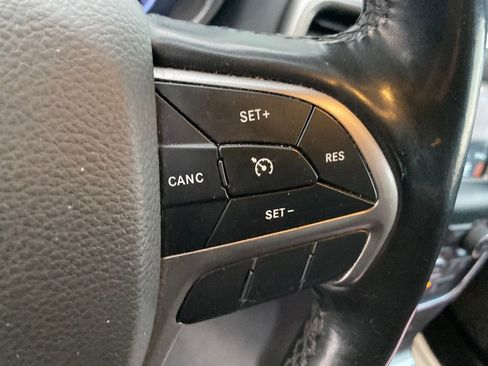 Used 2020 Jeep Grand Cherokee Laredo image 42