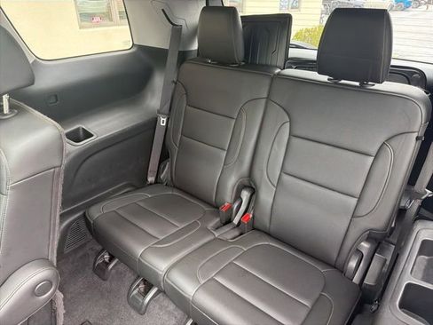 Used 2021 GMC Acadia SLT w/ Premium Package FWD image 8