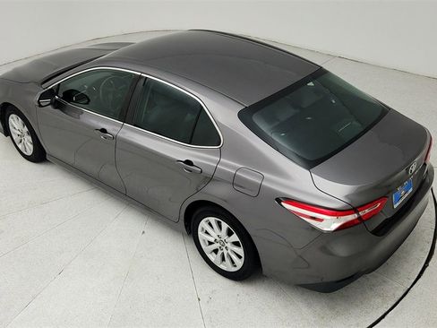 Used 2018 Toyota Camry LE image 35