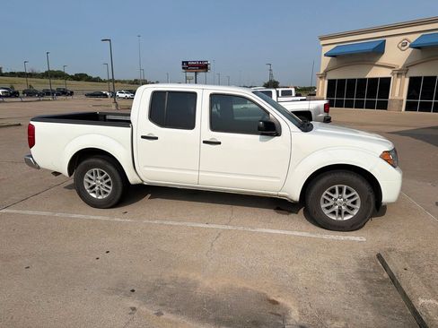 Used 2019 Nissan Frontier SV w/ Value Truck Package RWD image 9