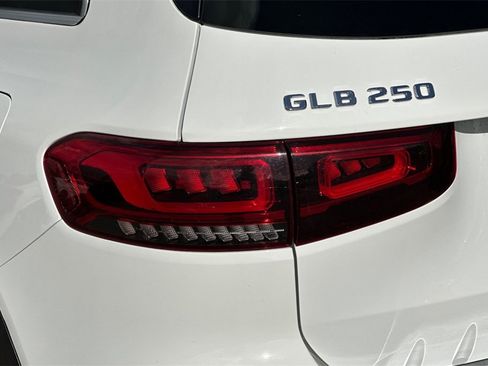 Used 2020 Mercedes-Benz GLB 250 GLB 250 image 27