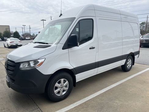 Used 2024 Mercedes-Benz Sprinter 2500 image 1