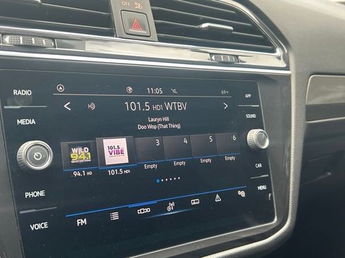 Certified 2022 Volkswagen Tiguan SE R-Line image 15