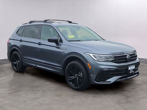 Used 2024 Volkswagen Tiguan SE R-Line AWD/4WD image 3
