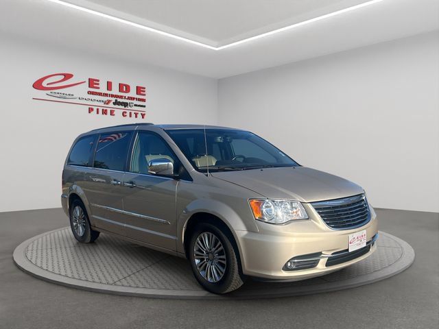 Used 2015 Chrysler Town & Country Touring-L w/ Driver Convenience Group FWD image 11