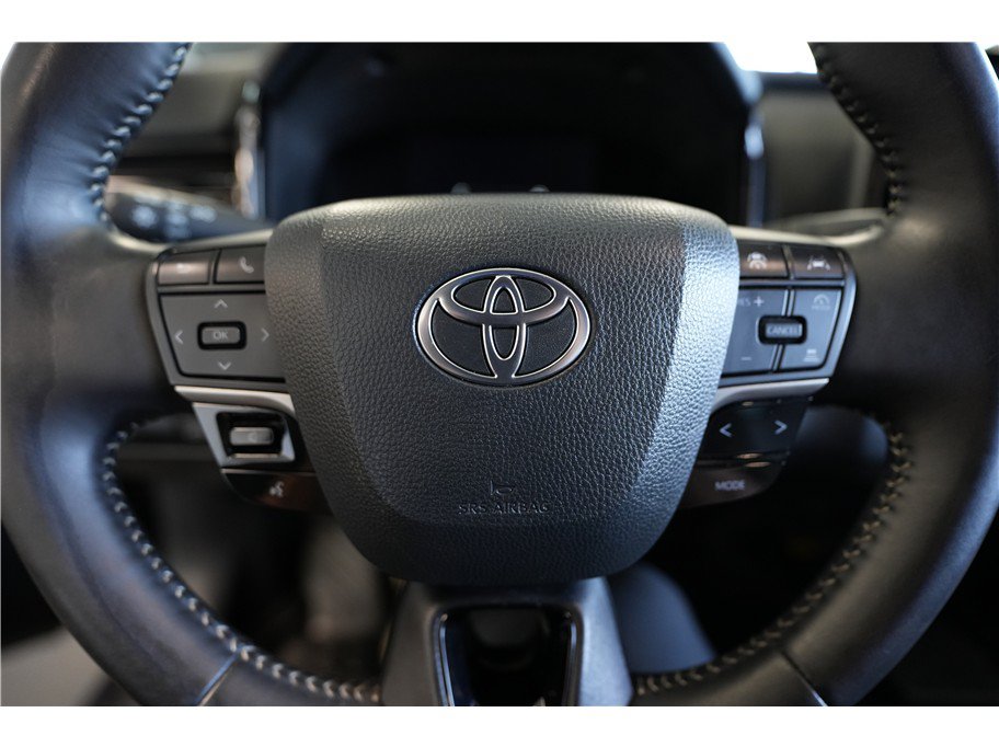 Used 2025 Toyota Camry SE FWD image 18