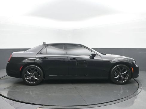 Used 2022 Chrysler 300 Touring w/ Sport Appearance Package RWD image 6