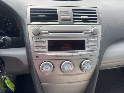 Used 2010 Toyota Camry XLE FWD image 28