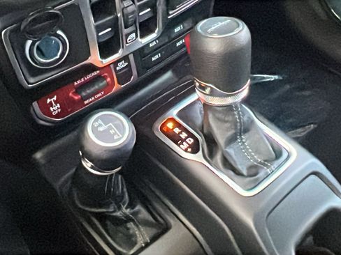 New 2025 Jeep Gladiator Willys image 24