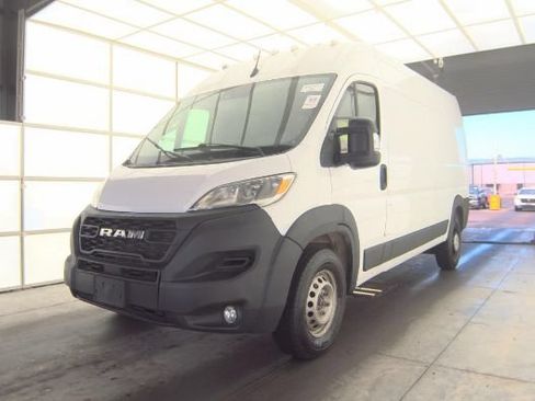 Used 2024 RAM ProMaster 2500 w/ Convenience Group FWD image 4