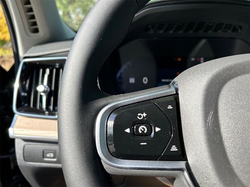 New 2026 Volvo XC90 B6 Plus w/ Protection Package Premier image 13