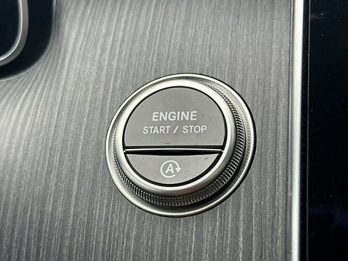 Used 2025 Mercedes-Benz C 300 Sedan image 33