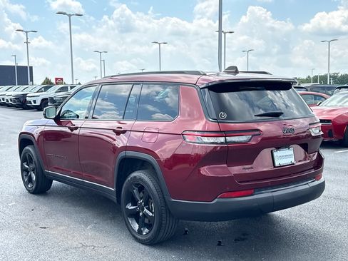 Used 2023 Jeep Grand Cherokee L Laredo AWD/4WD image 5