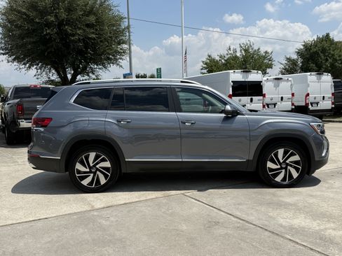Used 2024 Volkswagen Atlas SEL AWD/4WD image 3