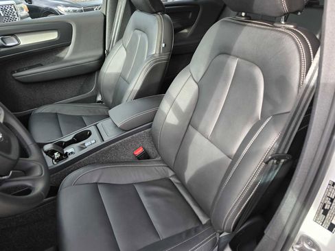 Used 2025 Volvo XC40 B5 Core w/ Protection Package Premier image 23