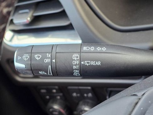 Used 2023 Chevrolet Suburban Z71 w/ Luxury Package image 21