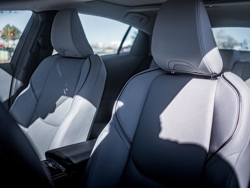 Used 2024 Toyota Prius XLE image 13