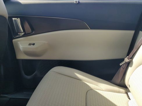 Used 2025 Kia Carnival SX Prestige image 25