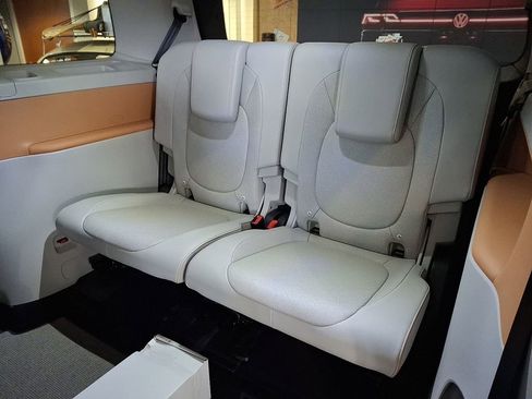 New 2025 Volkswagen ID. Buzz 1st Edition image 7