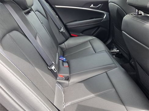 New 2025 Genesis G70 2.5T image 14