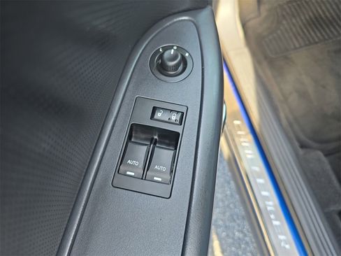 Used 2010 Dodge Challenger R/T image 11