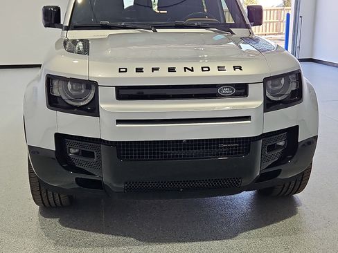 Used 2023 Land Rover Defender 130 X-Dynamic SE AWD/4WD image 10