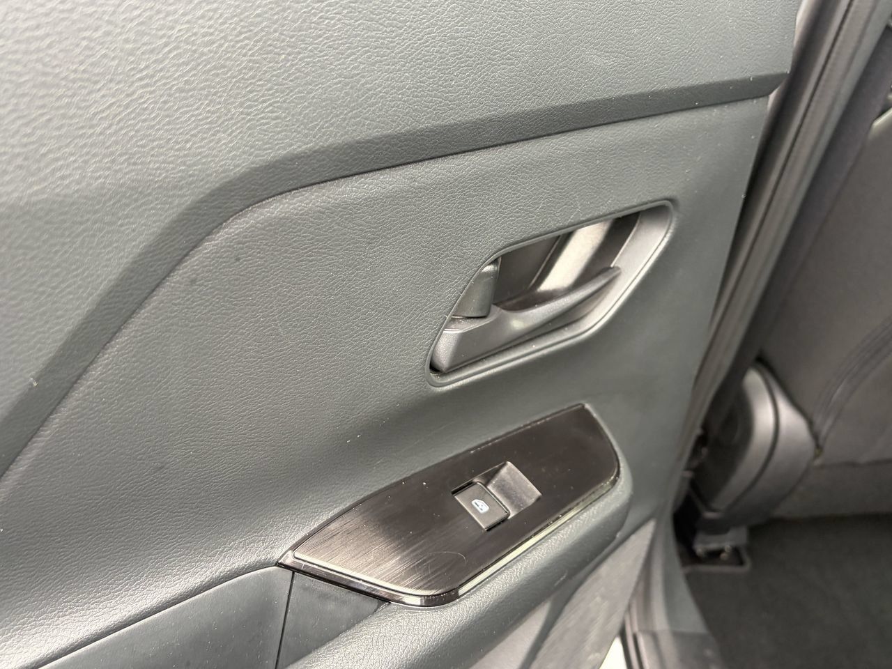 Used 2025 Nissan Kicks S AWD/4WD image 11
