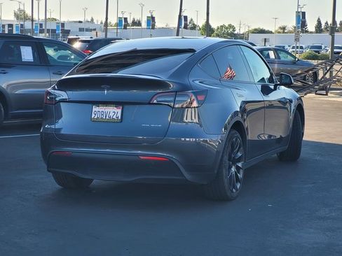 Used 2022 Tesla Model Y Long Range AWD/4WD image 4