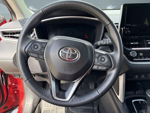 Used 2025 Toyota Corolla Cross XLE w/ Convenience Package FWD image 9