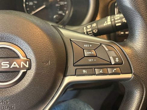 Used 2022 Nissan Kicks SV FWD image 11