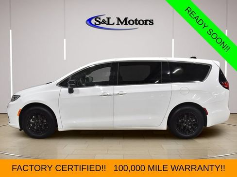 Certified 2025 Chrysler Pacifica Select FWD image 4