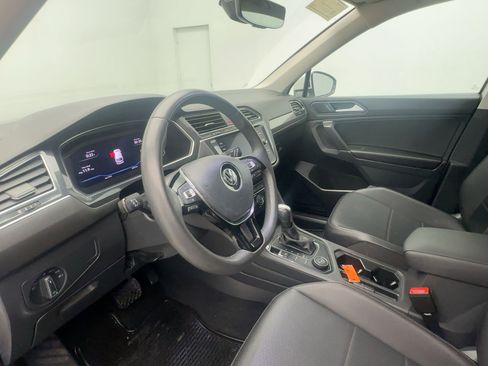 Used 2020 Volkswagen Tiguan SEL image 4