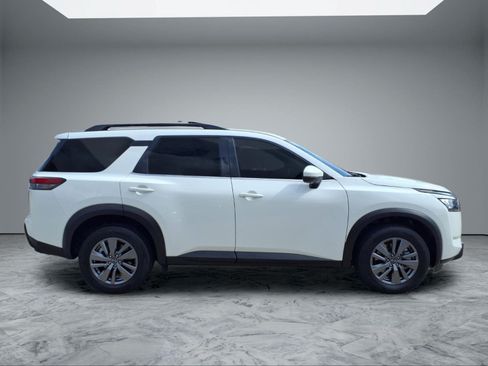 Used 2025 Nissan Pathfinder SV AWD/4WD image 8