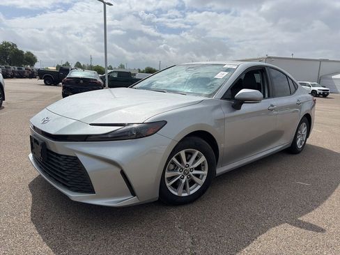 Used 2025 Toyota Camry LE w/ Convenience Package image 1