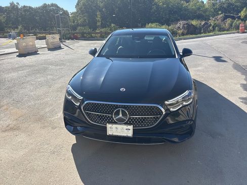 Used 2025 Mercedes-Benz E 350 4MATIC Sedan image 2