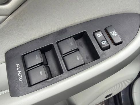 Used 2013 Toyota Prius Four w/ Deluxe Solar Roof Pkg image 8